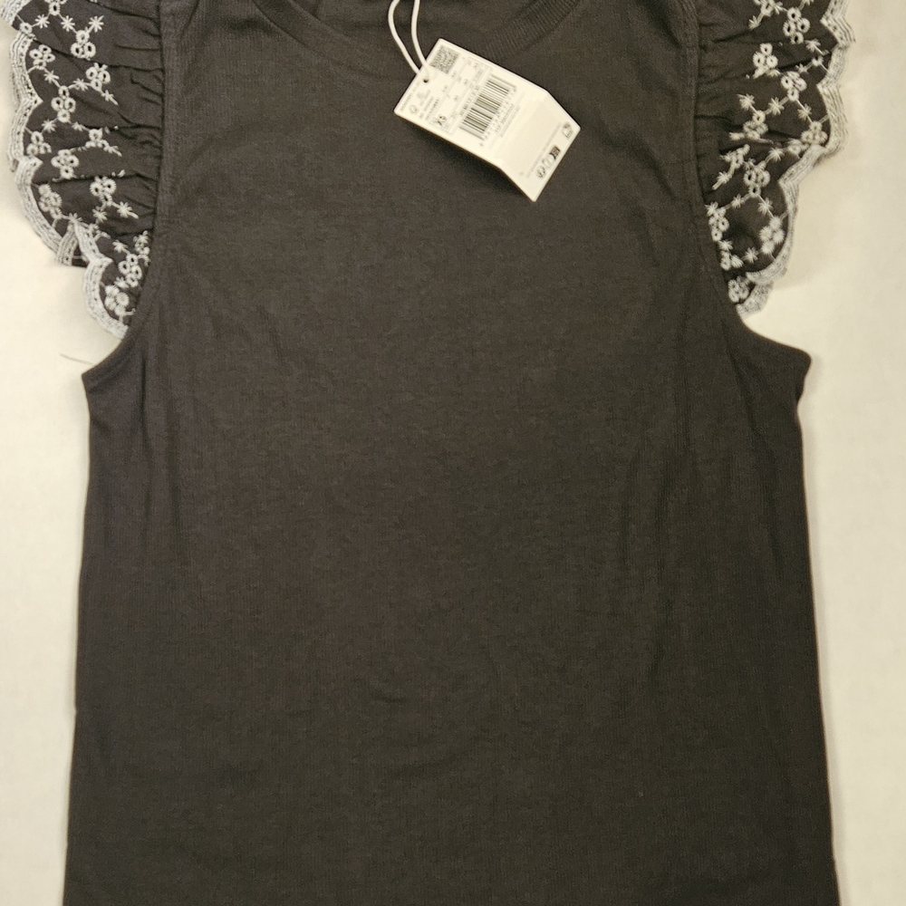 Mango Tshirt w ruffled sleeves